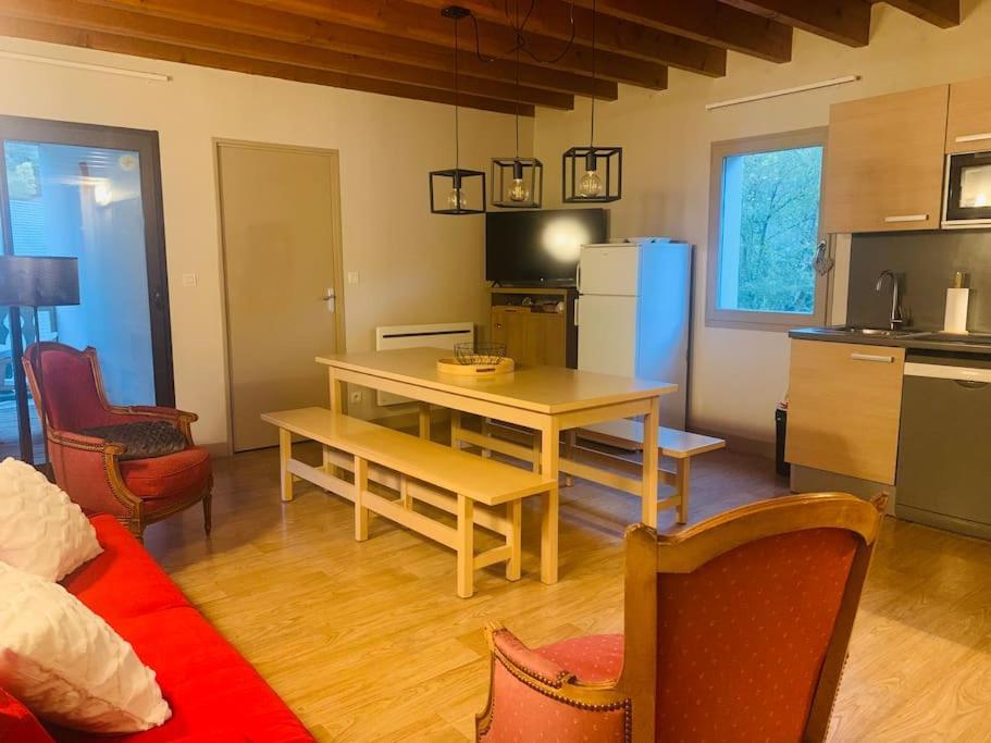 Appartement Chaleureux Chez Nadege Et Raphael 阿雷奥 外观 照片